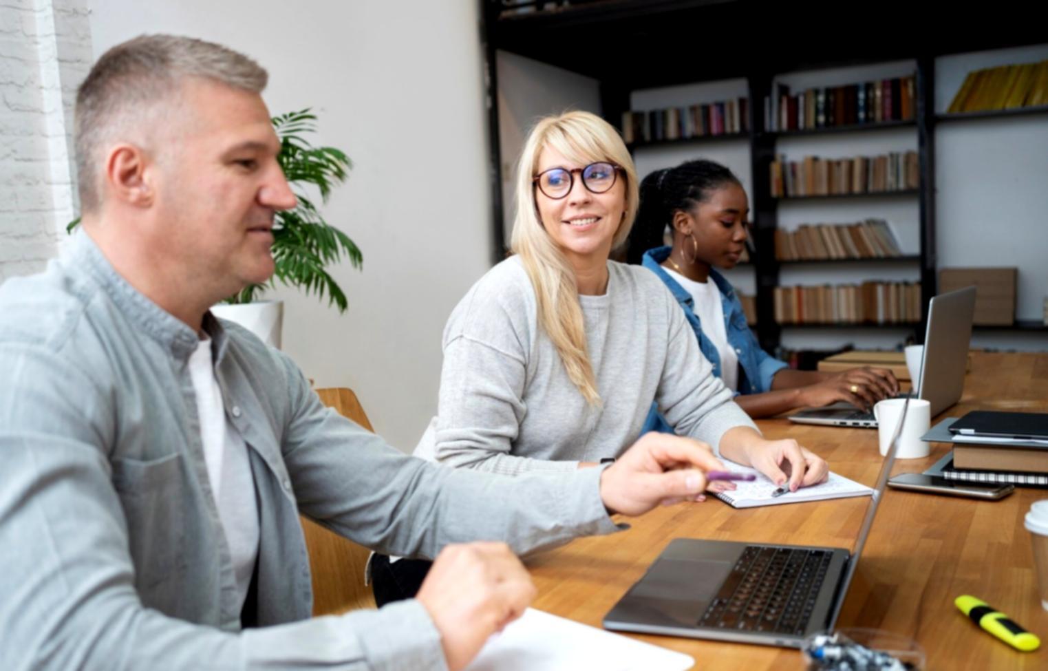 Financial recovery consultation session showing personalized planning approach